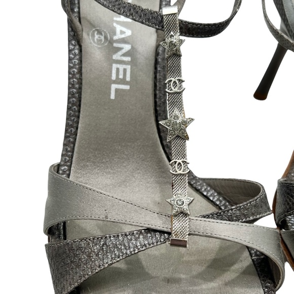 CHANEL LIZARD/SATIN GRAY CRYSTAL STAR & CC LOGO HEELED T-STRAP SANDALS - Picture 13 of 16